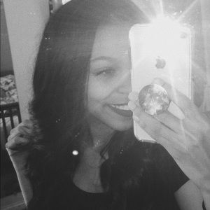 Meet your Posher, Teasia